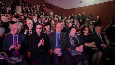 2 декабря БФ "АЗИМ" совместно с сетью супермаркетов "Зелёное яблоко" принял участие в проведении XV Республиканского фестиваля творчества инвалидов "Равные возможности, достойная жизнь для всех" и предоставил праздничные подарки ДРООПИ "Жизнь без слёз".