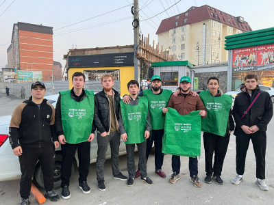 Ежедневно волонтёры ДРОО "Молодежь Гунибского района" выходят на Акцию: "Ифтар в дороге".